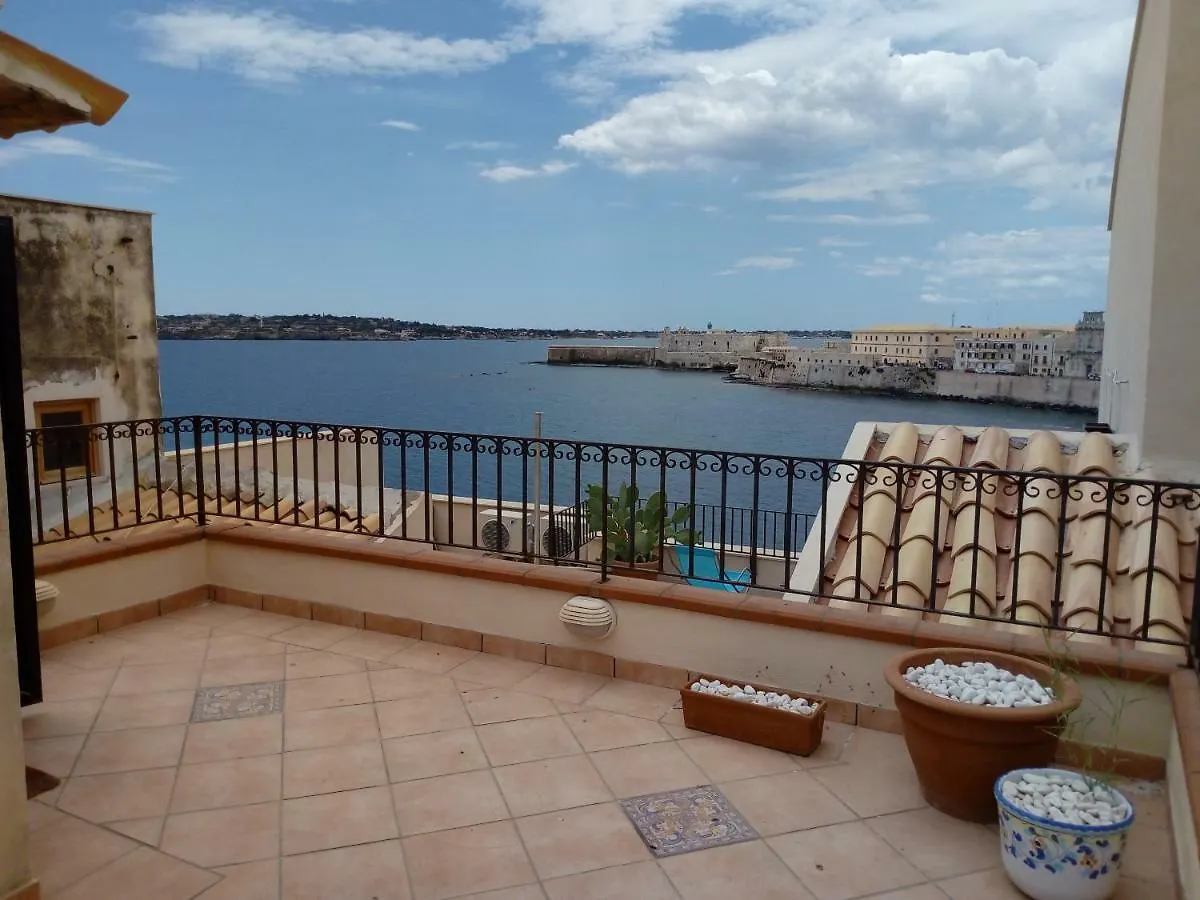 Home Isola Di Luce Συρακούσες 0*,